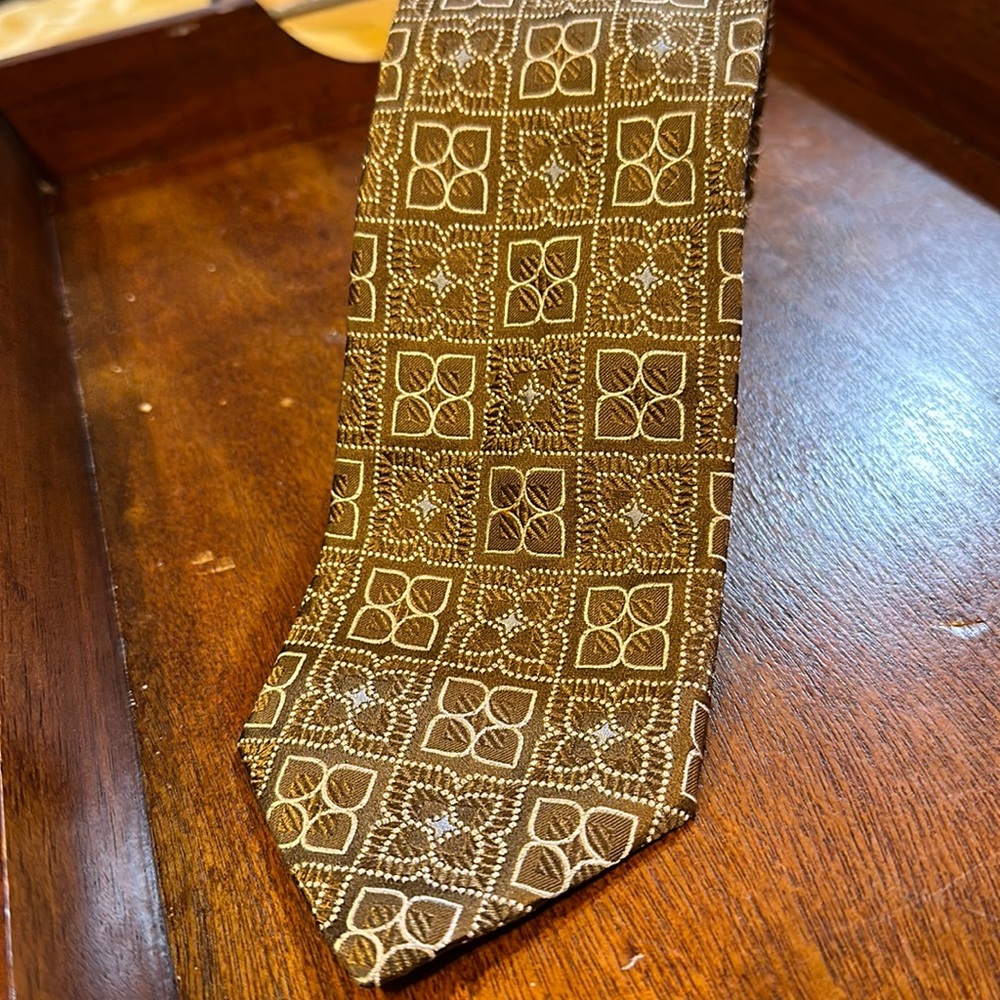 LNWOT Faconable silk tie